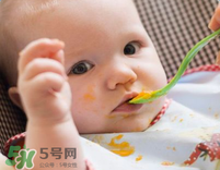 寶寶幾個月可以吃水果泥？寶寶多大可以吃果泥？