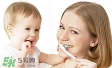 寶寶不肯刷牙一刷就哭怎么辦？怎么樣讓寶寶養(yǎng)成刷牙的習(xí)慣？