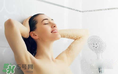 天天洗澡身上還癢是怎么回事？天天洗澡身上還癢怎么辦？