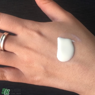 隔離霜和妝前乳都要用嗎？隔離霜和妝前乳哪個好