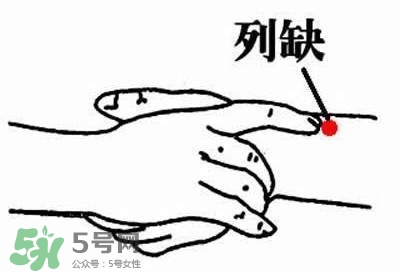 媽媽病毒性感冒需要停止喂奶嗎？媽媽感冒了喂奶需要注意什么？