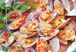 花甲能和白酒一起吃嗎？花甲和白酒在一起會食物中毒嗎？