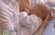我的奶水發(fā)黃是怎么回事？ 哺乳期奶水發(fā)黃還可以喂奶嗎？
