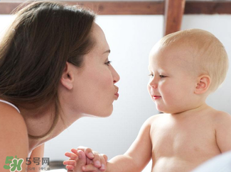 哺乳期媽媽用護膚品對寶寶有影響嗎？哺乳期能不能用護膚品？