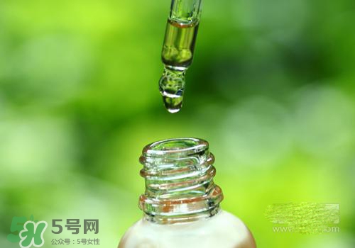 眼霜和精華哪個先用？眼霜和精華使用順序
