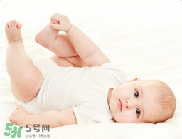 寶寶頭皮上的污垢可以摳掉嗎？寶寶頭上的頭垢該怎么處理？