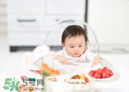 寶寶可以吃小龍蝦嗎？多大的寶寶可以吃小龍蝦呢？