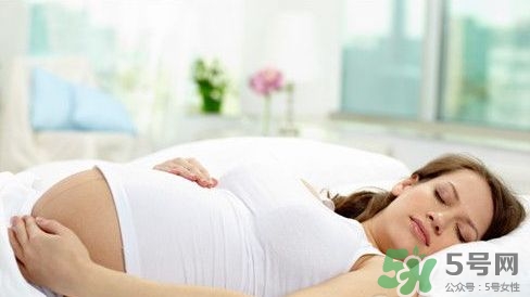 孕期什么睡姿對寶寶好？孕期怎么睡對胎兒好？