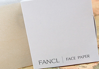 fancl吸油紙?jiān)趺礃?？fancl吸油紙?jiān)趺从茫?>
<strong>fancl吸油紙?jiān)趺礃樱縡ancl吸油紙?jiān)趺从茫?/strong>
</a>
<p>吸油紙這種東西本來(lái)是沒(méi)有什么推薦的，畢竟市面上的吸油紙非常多，但是fancl的材質(zhì)很天然。天然麻作為材質(zhì)，不含防腐劑，用起來(lái)非常安心，而且吸油效果會(huì)好很多哦！下面就來(lái)了解一下效果吧！</p>
</li>
<li>
<a href=