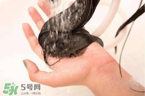 用染發(fā)膏前要不要洗頭？用染發(fā)膏要提前幾天洗頭？