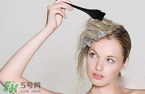 用染發(fā)膏前要不要洗頭？用染發(fā)膏要提前幾天洗頭？