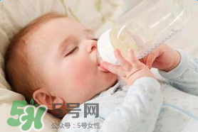 寶寶溢奶怎么辦？寶寶溢奶怎么做？