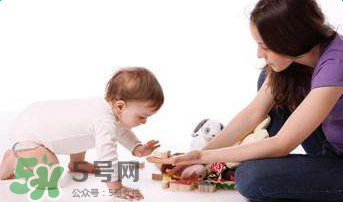 一歲寶寶玩什么游戲好？一歲寶寶適合玩什么游戲？