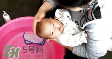 嬰兒洗頭怎么洗？嬰兒洗頭注意事項