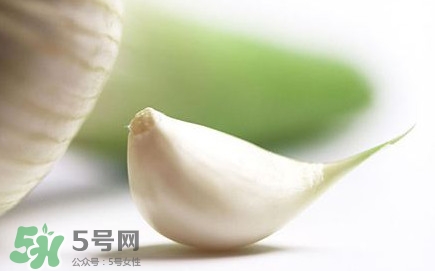蒜頭發(fā)芽了還能吃嗎？蒜頭發(fā)芽了芽心能吃嗎
