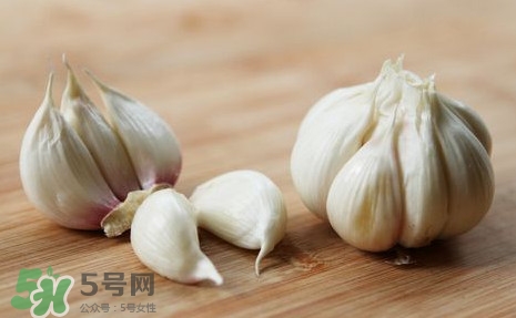 蒜頭不能和什么一起吃？大蒜不能跟什么一起吃