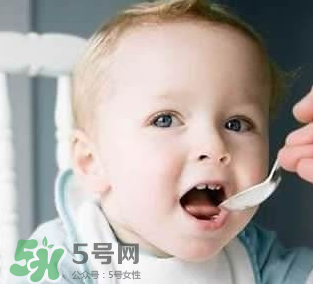 寶寶吃魚(yú)肝油什么時(shí)間吃最好？嬰兒吃魚(yú)肝油吃到什么時(shí)候？