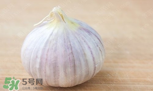 如何腌大蒜頭？腌咸蒜頭的做法