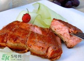 三文魚煮多久？寶寶吃三文魚煮多久熟？