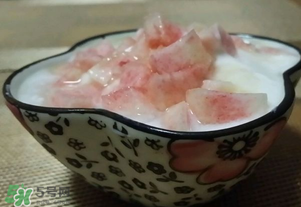 油桃和牛奶能一起吃嗎？喝完牛奶能吃油桃嗎？