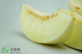 為什么吃甜瓜會嗓子疼？吃甜瓜嗓子疼怎么辦？