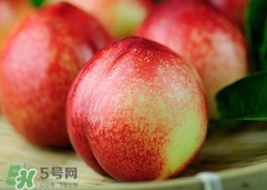 吃油桃需要削皮嗎？吃油桃剝皮吃還是不剝？