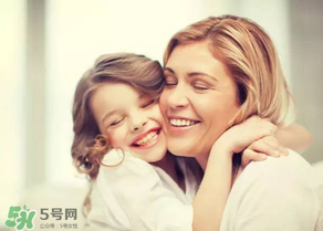 2017年母親節(jié)送什么口紅？2017年送媽媽口紅什么顏色好？