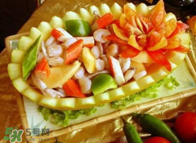 甜瓜和海鮮能一起吃嗎？吃海鮮能吃香瓜嗎？