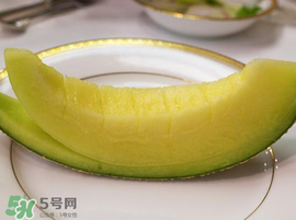 甜瓜和海鮮能一起吃嗎？吃海鮮能吃香瓜嗎？