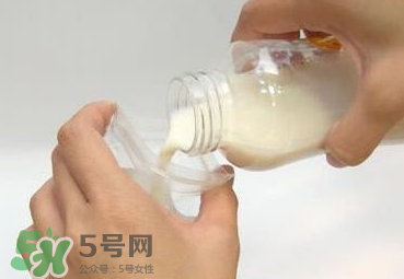 開(kāi)水沖奶粉會(huì)破壞營(yíng)養(yǎng)嗎？什么水溫沖奶粉好？