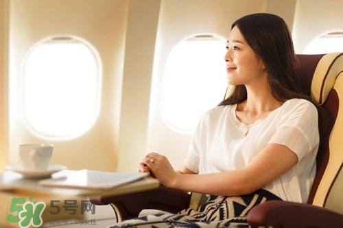 孕婦可以坐飛機嗎？孕婦坐飛機對胎兒有影響嗎？