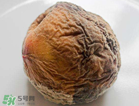 ?桃子發(fā)霉了還可以吃嗎？吃了發(fā)霉的桃子怎么辦？