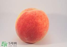 ?桃子發(fā)霉了還可以吃嗎？吃了發(fā)霉的桃子怎么辦？