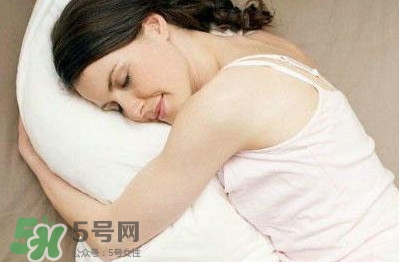 月經(jīng)少而黑什么原因？月經(jīng)少而黑怎么調(diào)理