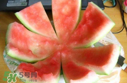 西瓜皮敷臉有什么作用？西瓜皮敷臉有什么好處