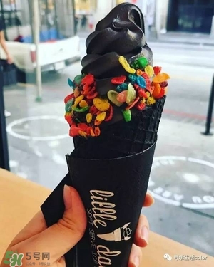炭黑冰淇淋好吃嗎？炭黑冰淇淋哪里買？