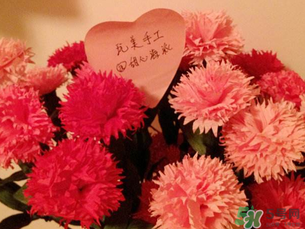 母親節(jié)可以送紙做的康乃馨嗎？康乃馨怎么折？