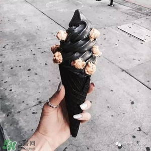 炭黑冰淇淋好吃嗎？炭黑冰淇淋哪里買？