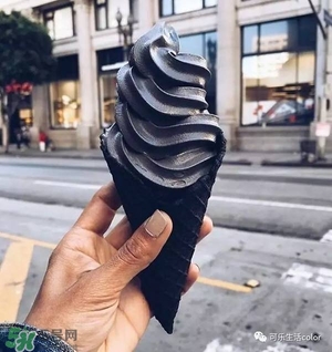 炭黑冰淇淋好吃嗎？炭黑冰淇淋哪里買？