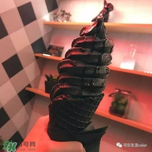 炭黑冰淇淋好吃嗎？炭黑冰淇淋哪里買？