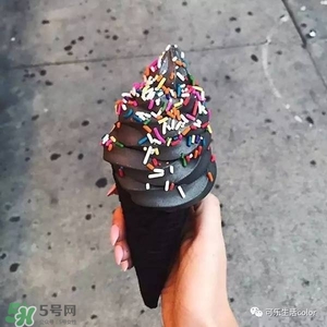 炭黑冰淇淋好吃嗎？炭黑冰淇淋哪里買？