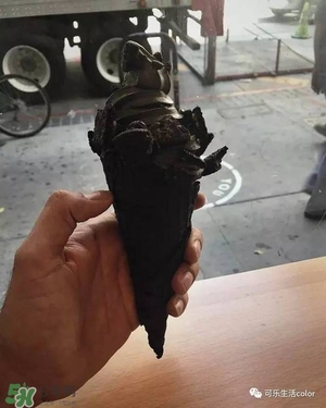 炭黑冰淇淋好吃嗎？炭黑冰淇淋哪里買？