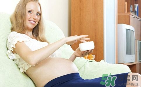 孕婦能抹護(hù)膚品嗎？孕婦能化妝嗎？