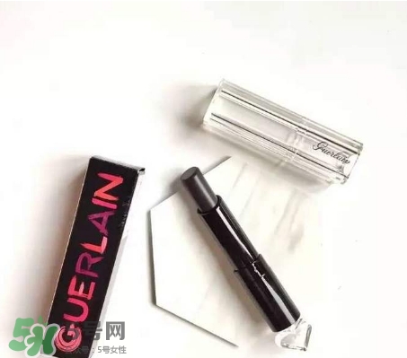 嬌蘭小黑裙007顯色嗎？嬌蘭小黑裙007適合唇色淺的嗎？