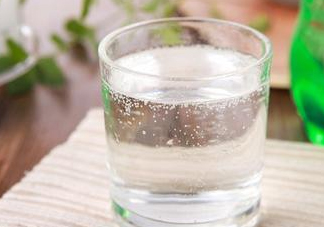 雪碧是碳酸飲料嗎？雪碧是酸性還是堿性？