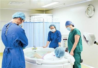 水中分娩是怎樣的？水中分娩與傳統(tǒng)分娩的區(qū)別有哪些？