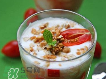 西紅柿能和酸奶一起吃嗎？酸奶可以和西紅柿一起吃嗎