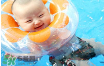 寶寶游泳耳朵進(jìn)水了怎么辦？寶寶游泳如何避免耳朵進(jìn)水？