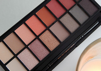 makeup revolution桃花盤怎么畫？makeup revolution桃花盤教程