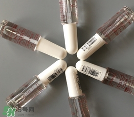 rimmel口紅雨衣英版日版哪個好？rimmel口紅雨衣英版日版區(qū)別